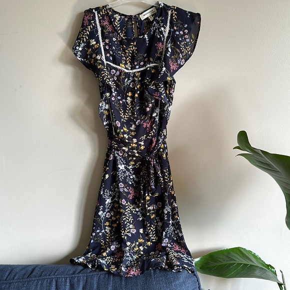 Cute flower dress - Picture 1 of 3